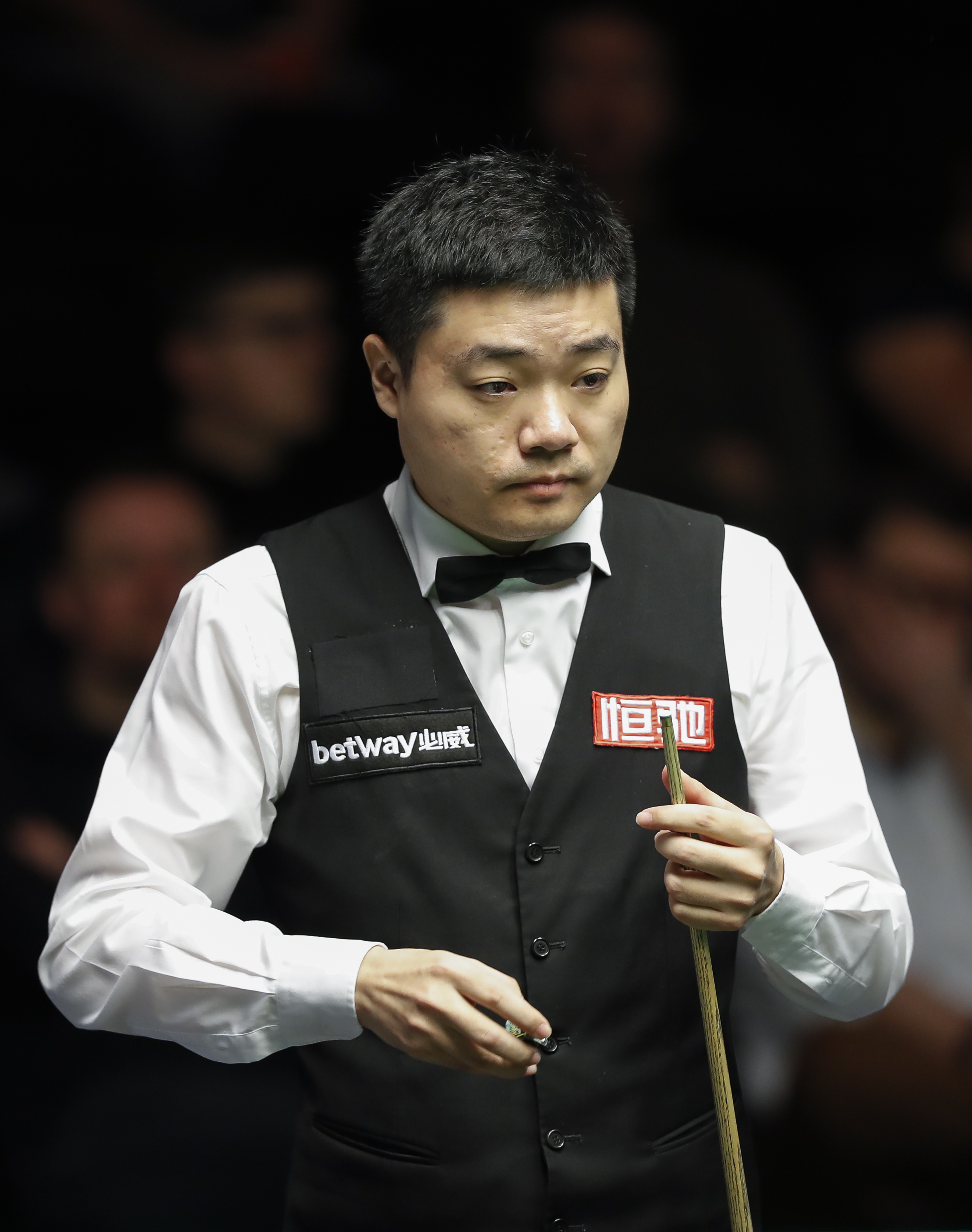 尽管对手依 尽管对手依